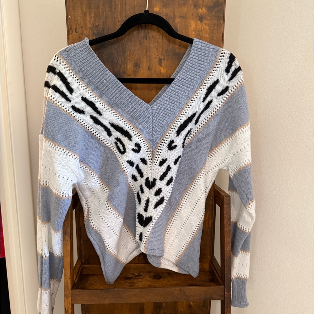 SHEIN V-Neck Sweater in Light Blue and White